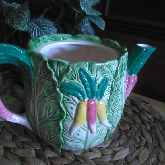 BUNNY LANE Vintage Bunny Teapot - Picture 11 of 16